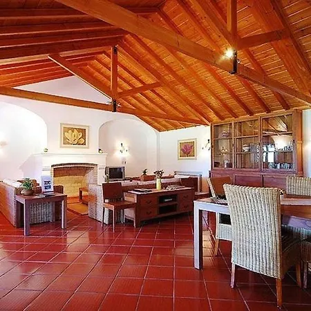Sleeps 8 Pool Air Con Wifi