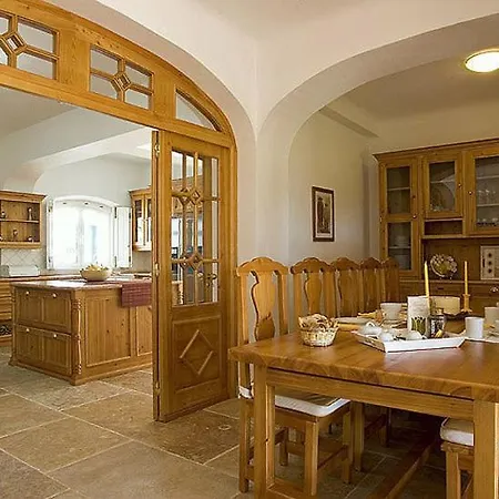 Villa Sleeps 8 Pool Air Con Wifi